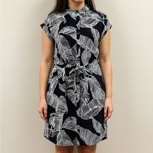Express Women's Monochrome Black/White Leaf Pattern Resort Beach Dress Sz Medium